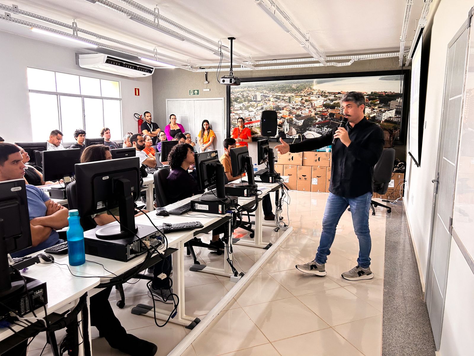 Palestra destaca a importância da prevenção e do cuidado com a saúde