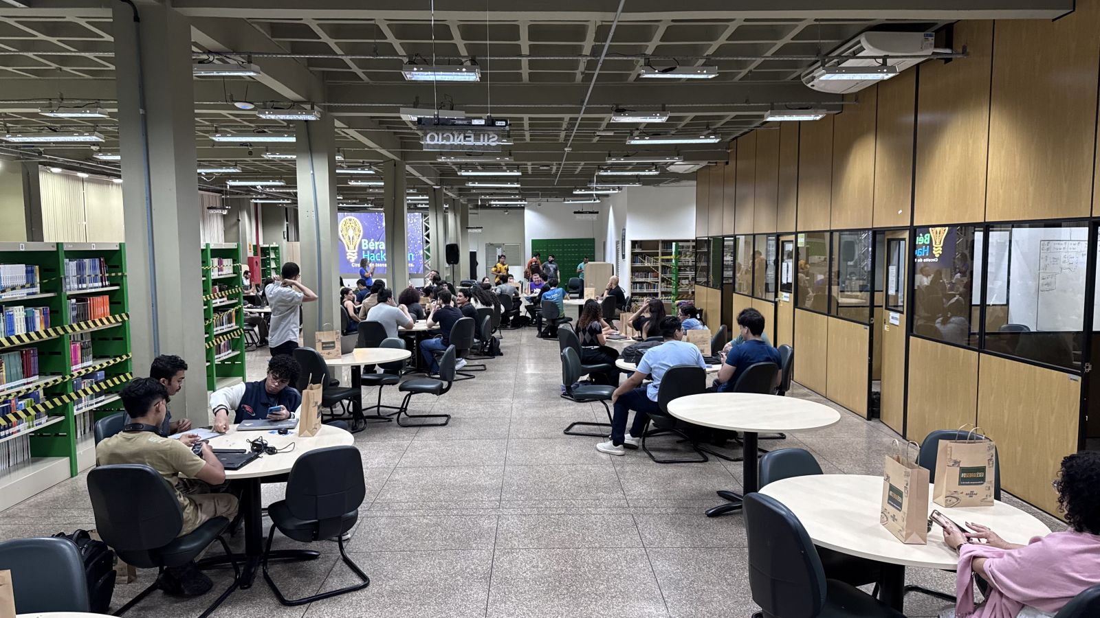 Equipes foram desafiadas a criar soluções tecnológicas aplicáveis à realidade da capital