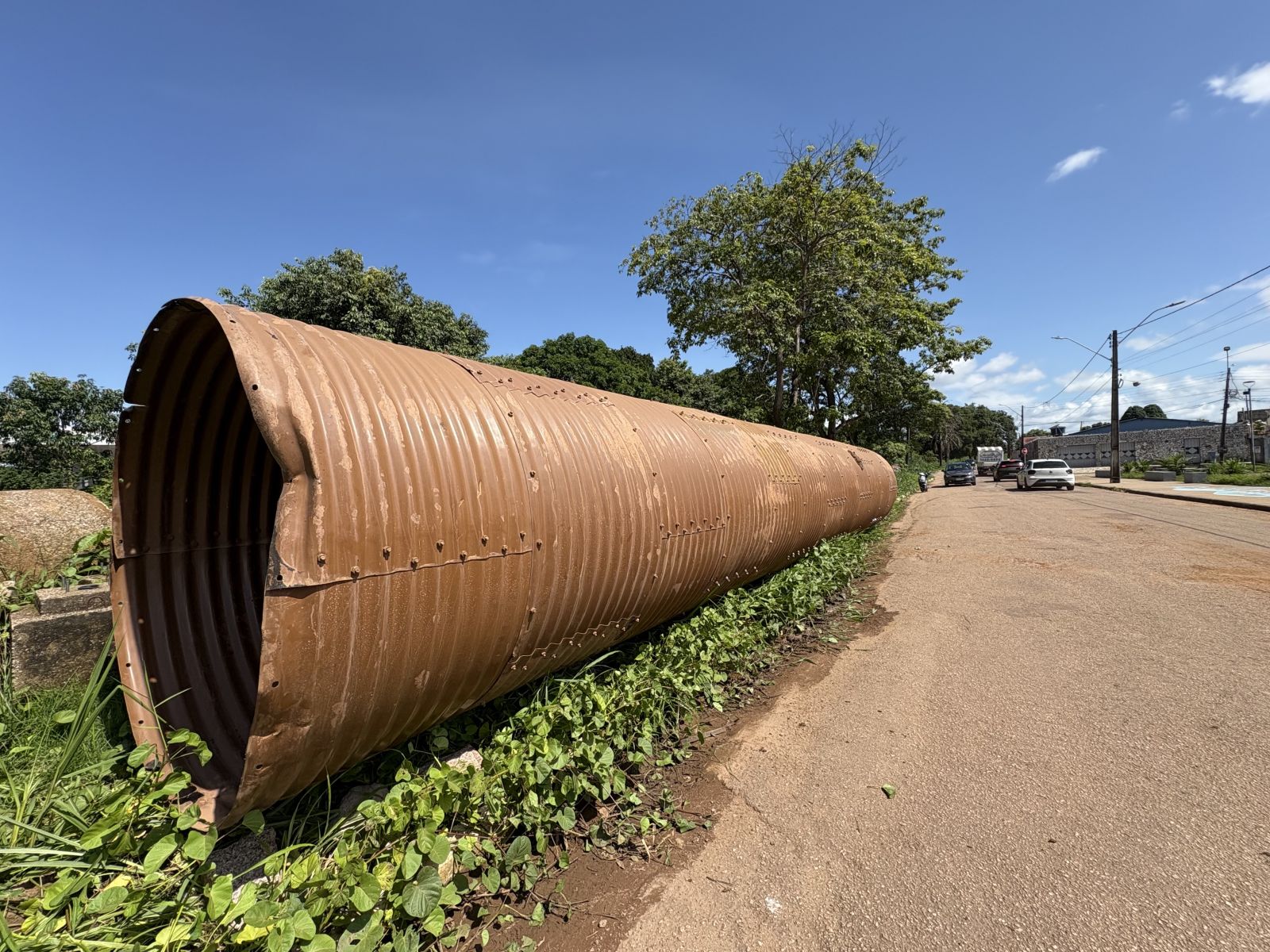  Prefeitura iniciou a retirada das manilhas antigas para a instalação de um tubo Armco