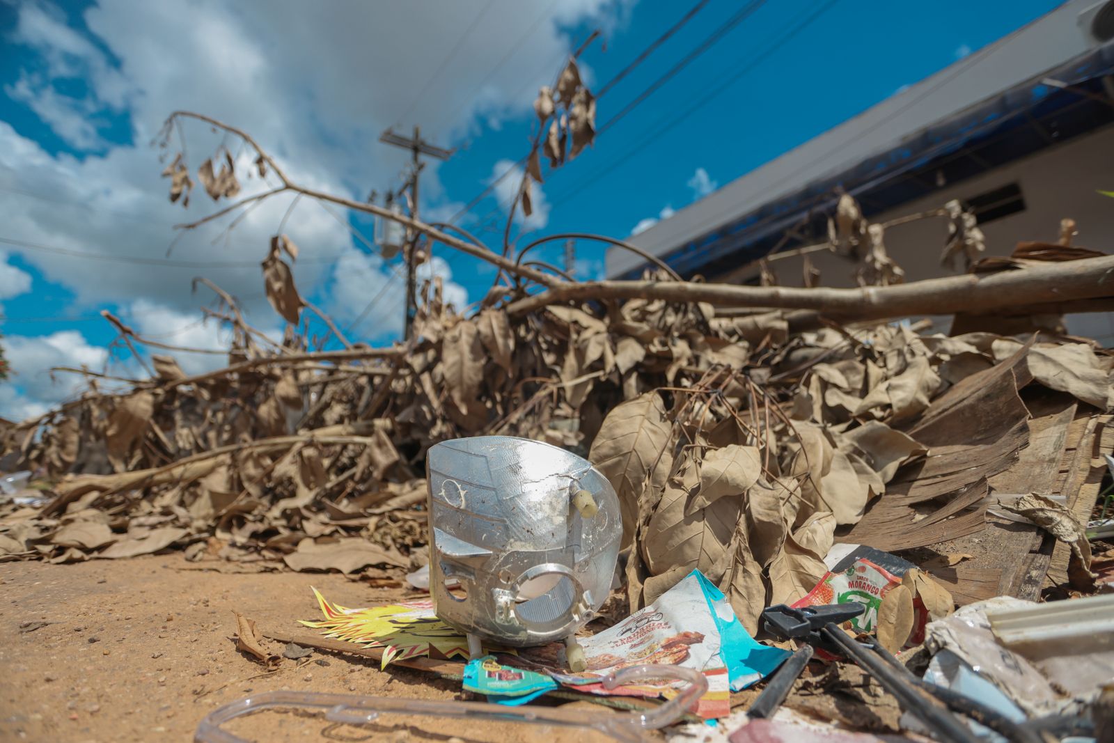 Prefeitura interrompeu o seu cronograma de trabalho e antecipou o mutirão de limpeza no bairro Cidade Nova
