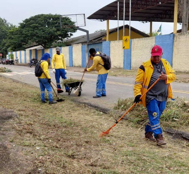 Ação faz parte do programa Cidade Limpa