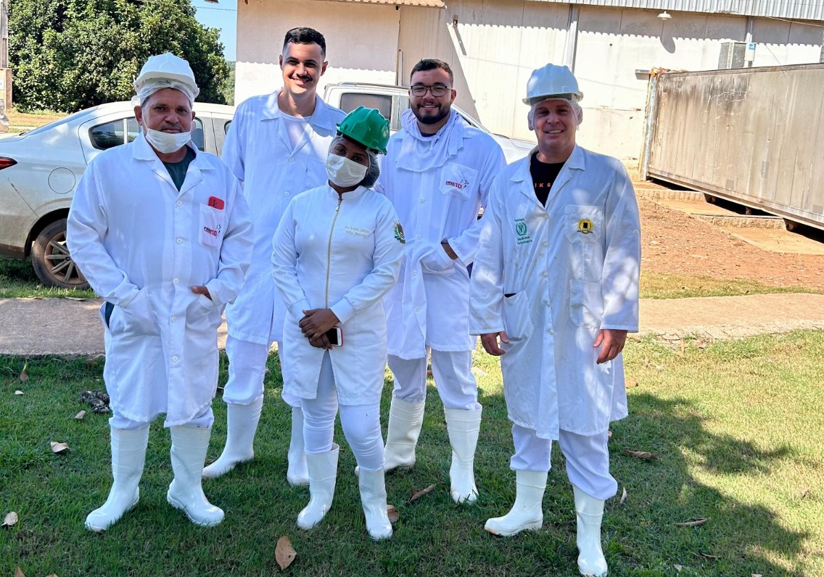 Trabalho é conduzido por uma equipe técnica formada por médicos veterinários e auxiliares de veterinário