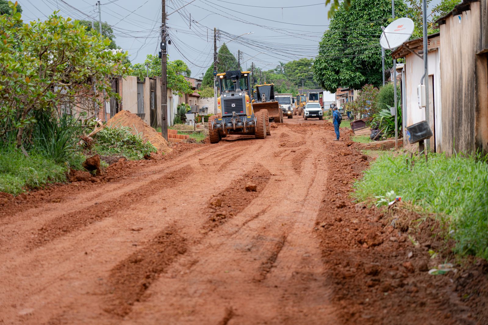 Os trabalhos se intensificaram nas regiões ao longo do canal secundário da bacia do Tancredo Neves