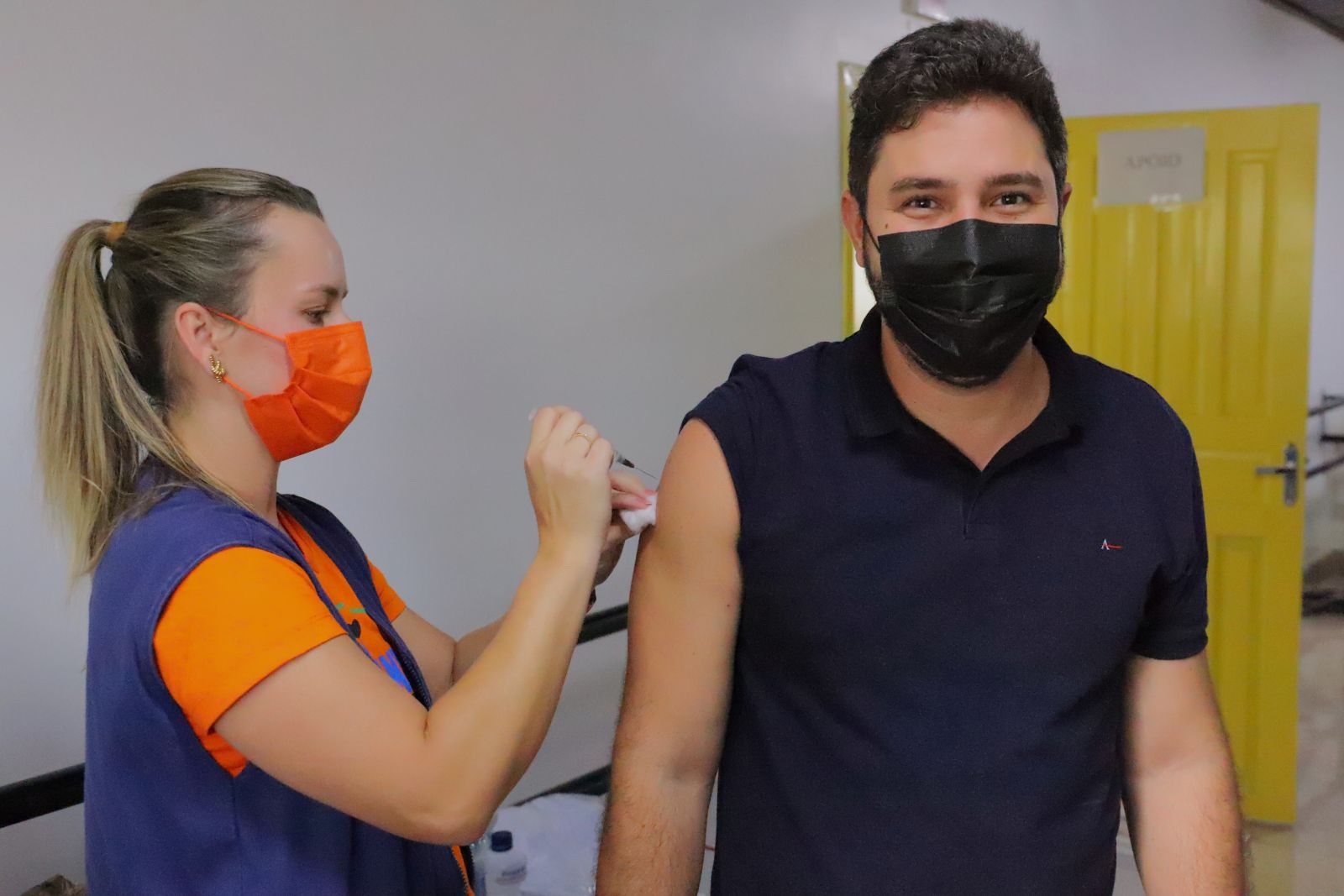 Vice-prefeito Maurício Carvalho recebeu a dose de reforço 