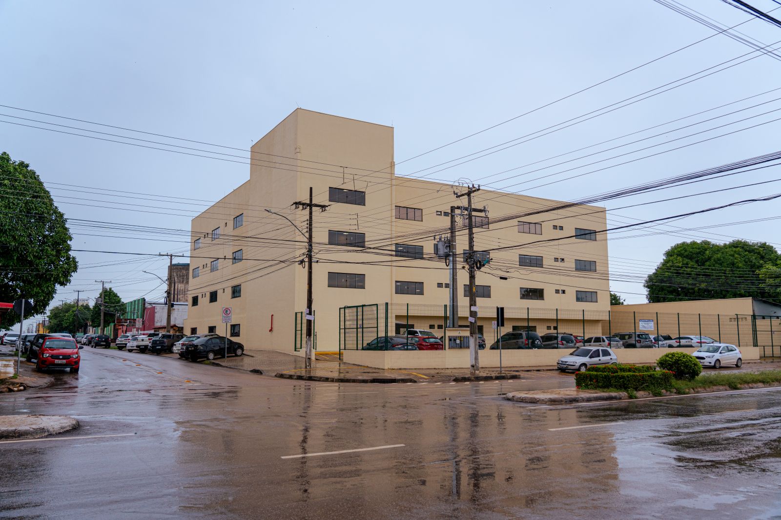 Prédio abriga os três órgãos municipais