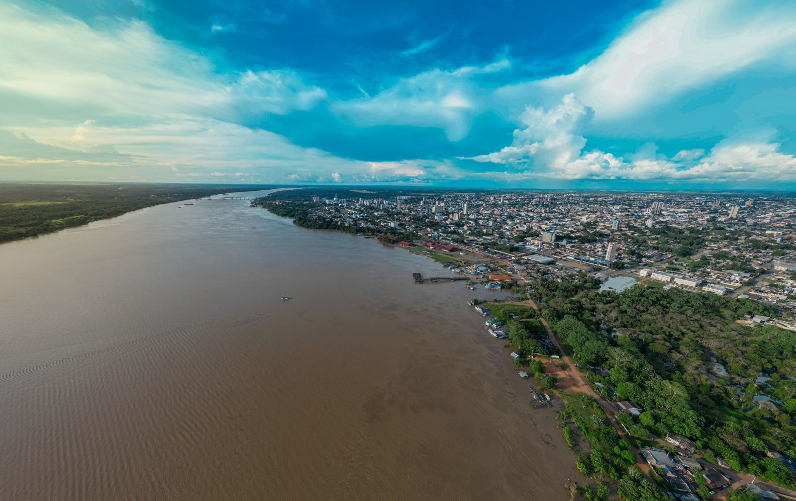 O rio segue acima da sua cota de alerta e a pouco mais de 30 centímetros da cota de inundação no perímetro urbano