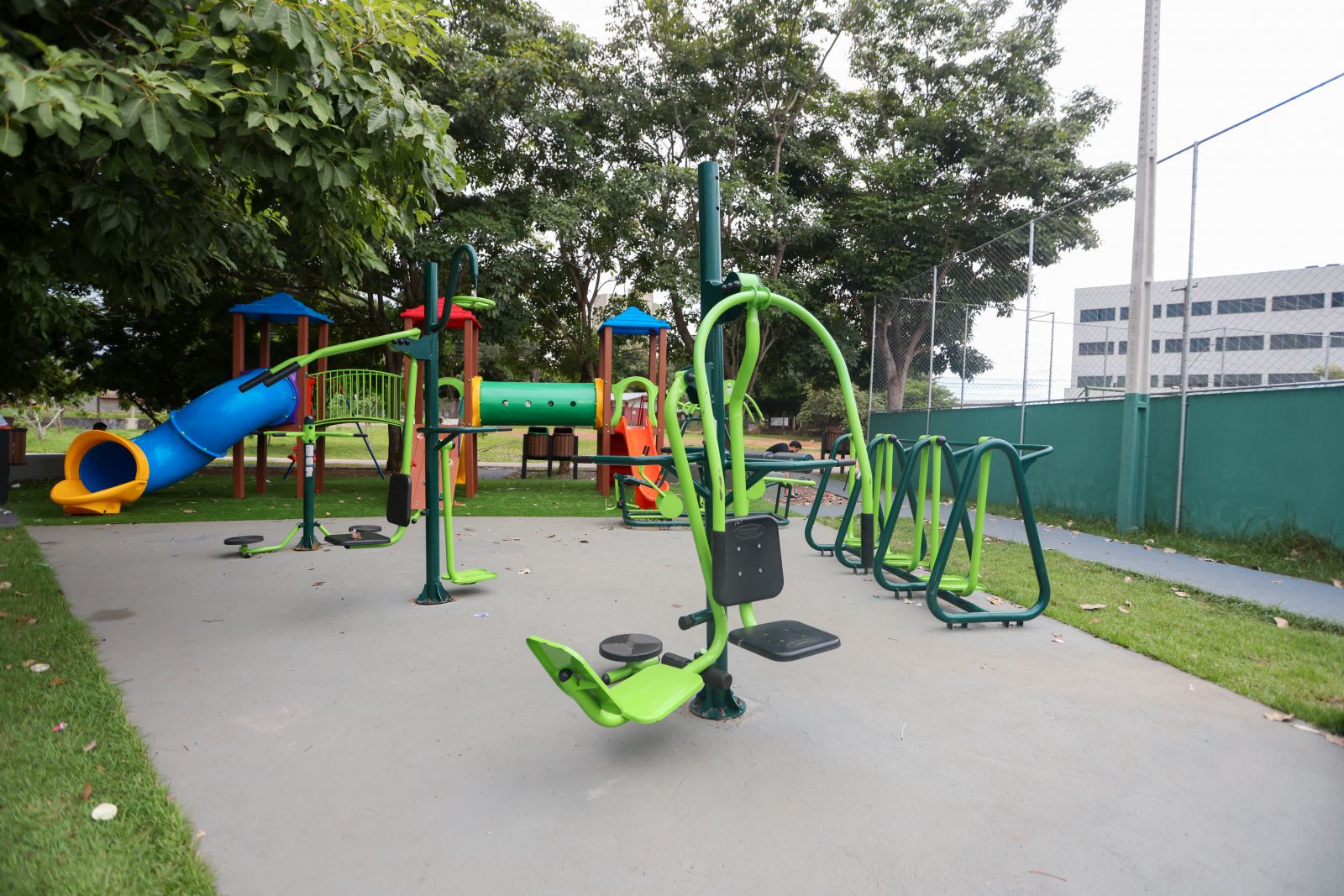 As melhorias incluíram a instalação de playgrounds modernos