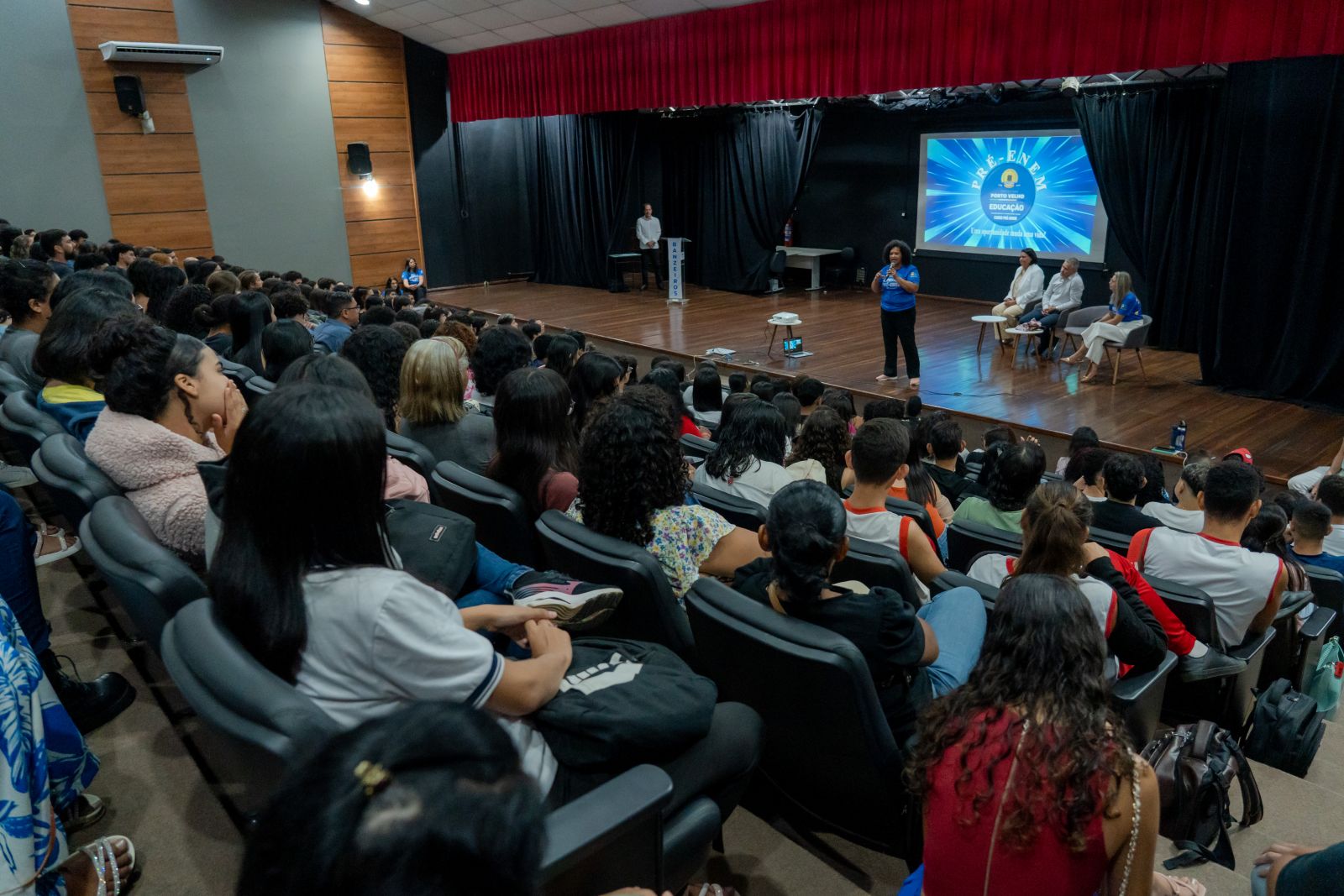 Evento aconteceu no Teatro Banzeiros