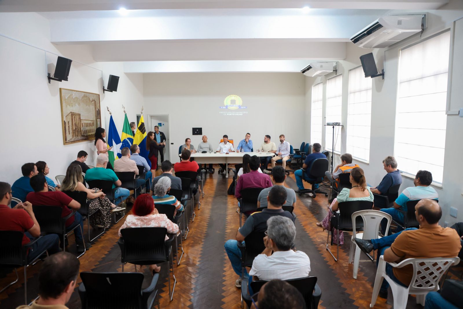 Anúncio foi feito durante reunião com a classe na sede da Prefeitura