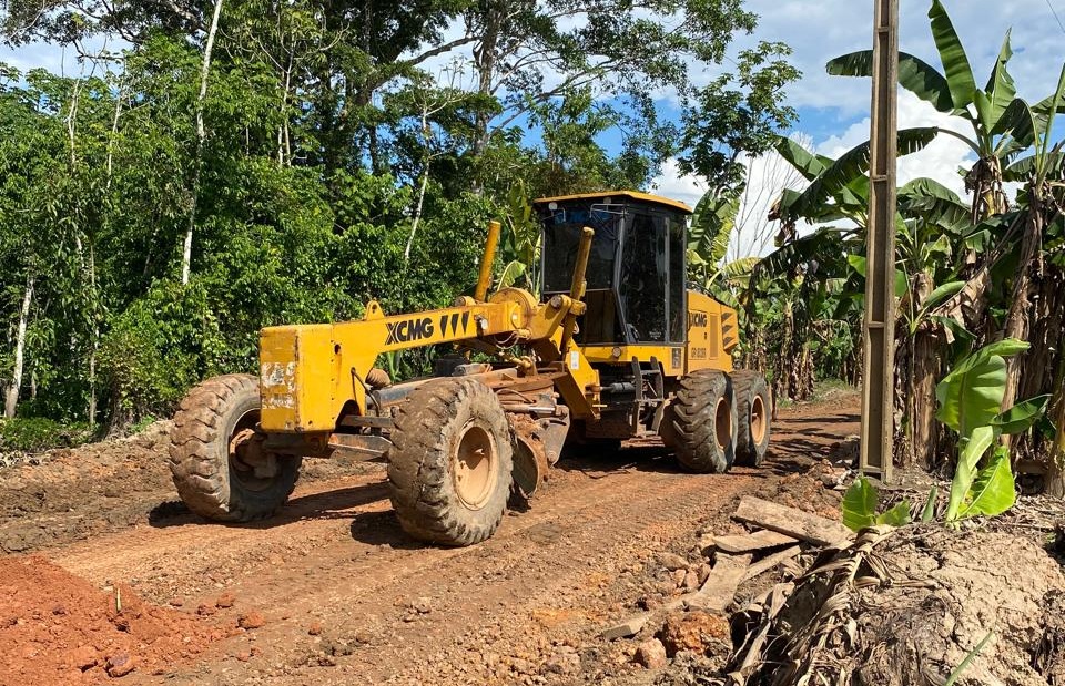 Ação visa restabelecer o tráfego, facilitar o escoamento da produção rural e garantir o transporte escolar na zona rural