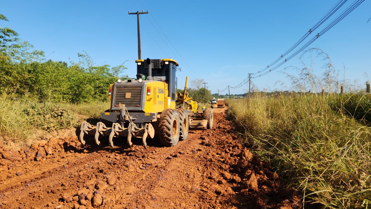 Equipes executaram os trabalhos de limpeza, patrolamento e cascalhamento 
