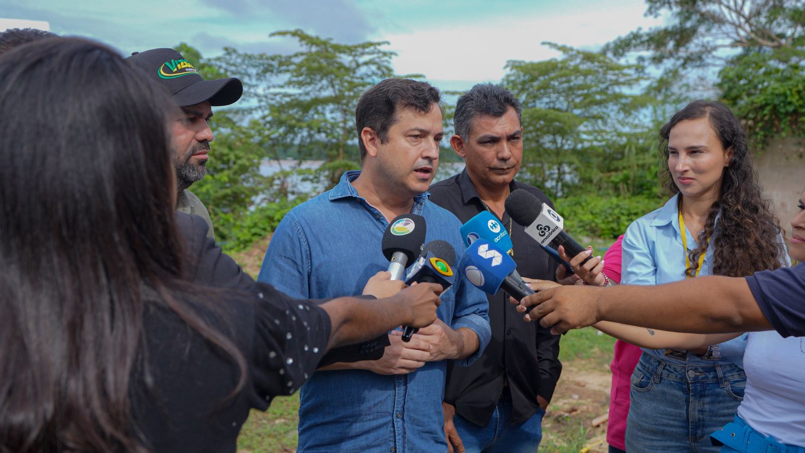 Segundo o secretário, por conta do nível das águas, a unidade de saúde local não tem condições de prestar atendimento à população