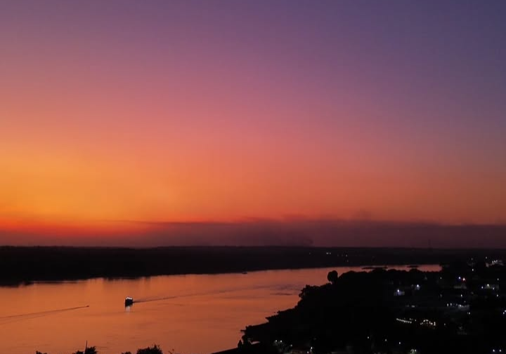 No turismo, além da pesca esportiva e dos tradicionais passeios de barcos, o rio oferece contemplação de um dos mais lindos pores do sol da região