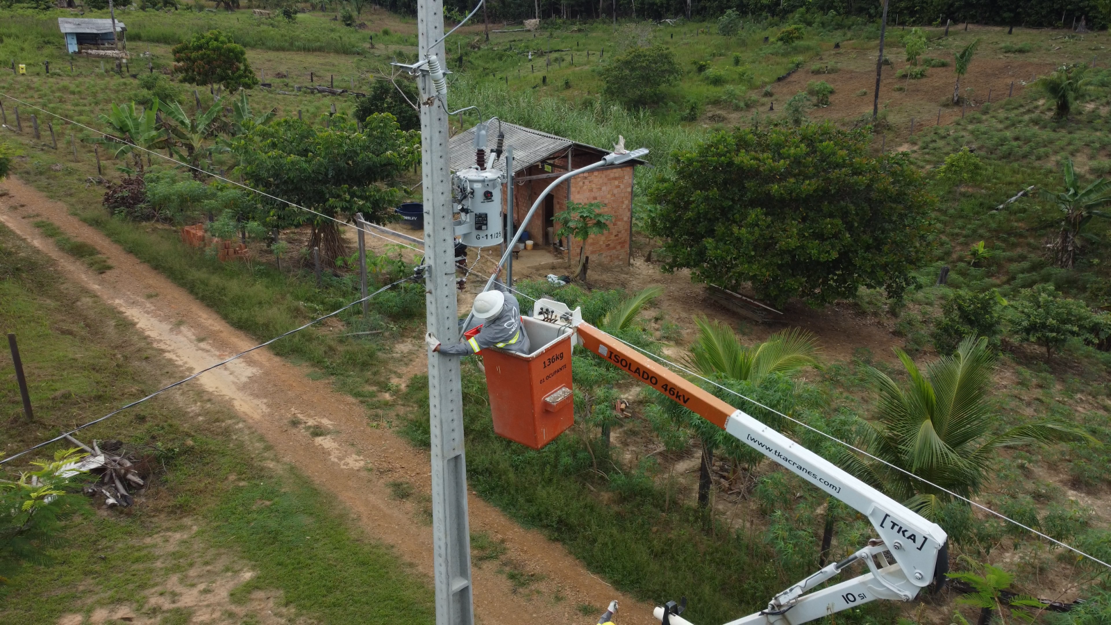 Mais de 70 pontos de iluminação que utilizavam luminárias a vapor estão sendo substituídos por tecnologia mais moderna e eficiente