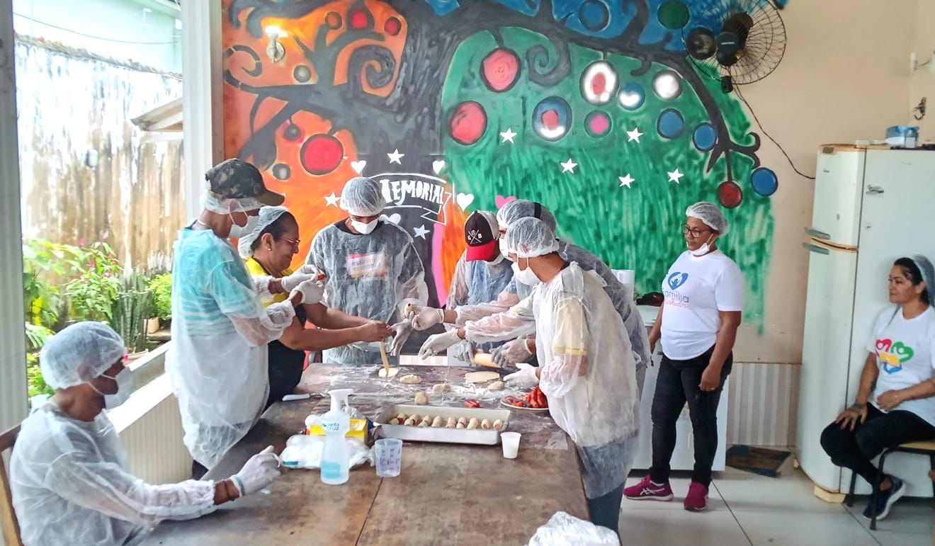 Oficina foi ministrada pela cozinheira do Centro Pop, Maria José Pereira