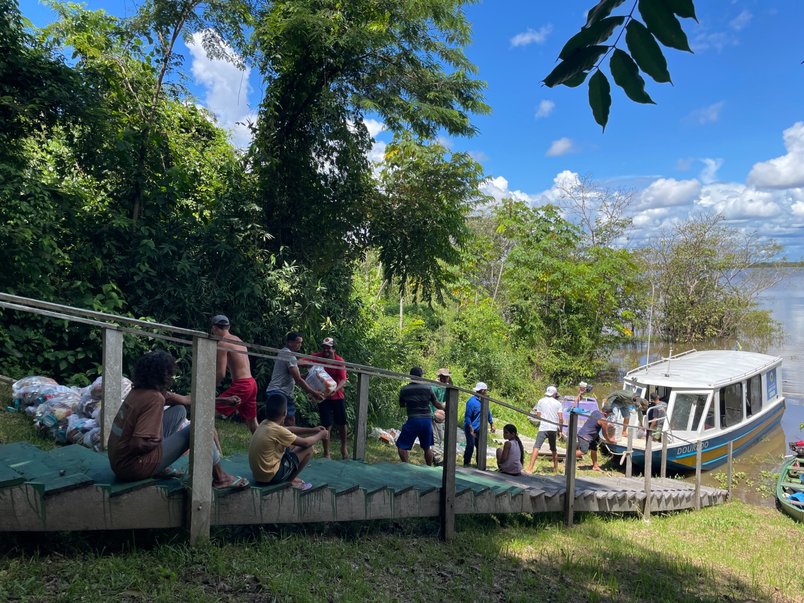 Cestas foram solicitadas pelo MAB para atender às famílias afetadas pela seca histórica do Rio Madeira