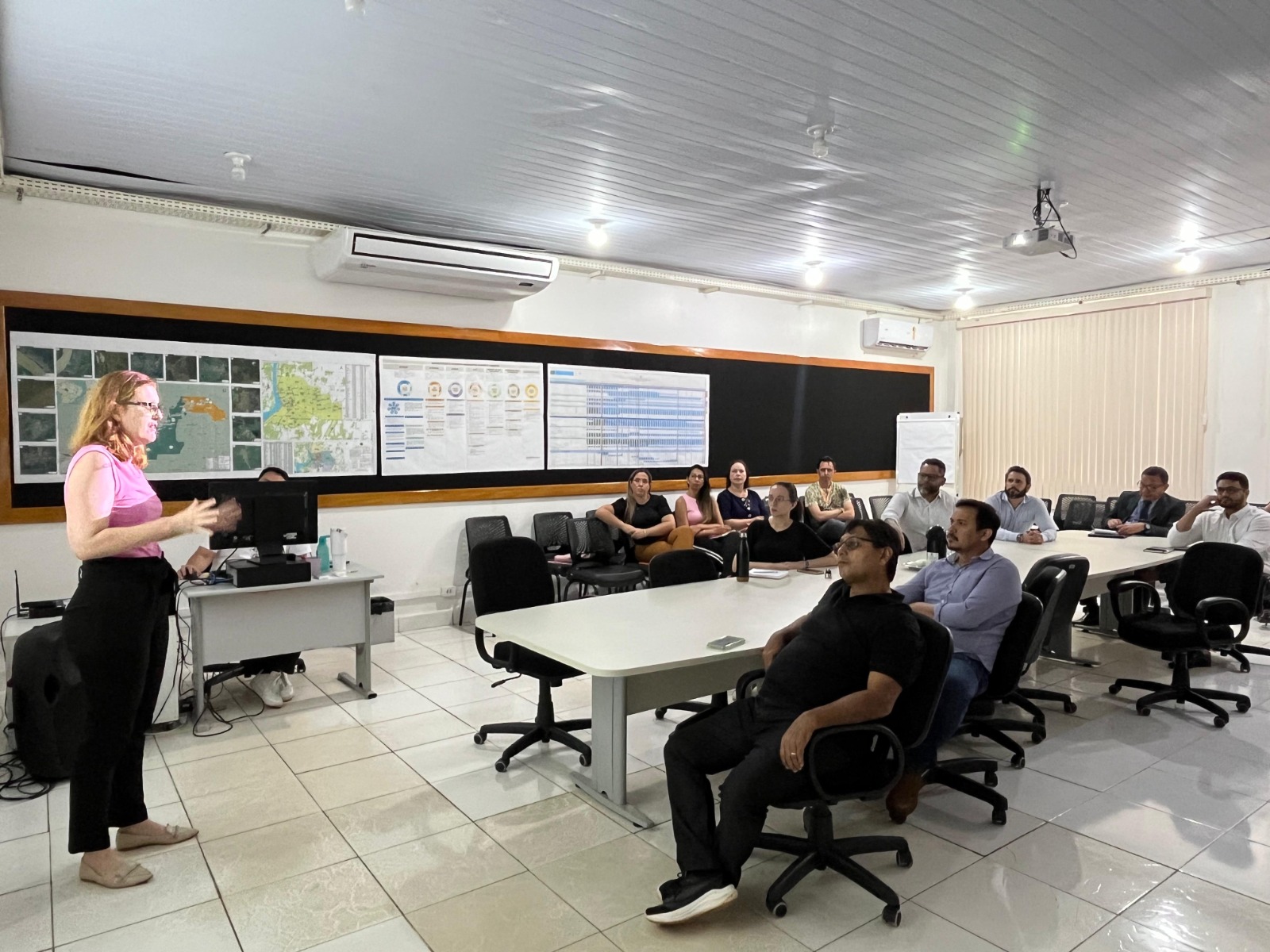 Membros da CPMAPD durante reunião de alinhamento na Sempog