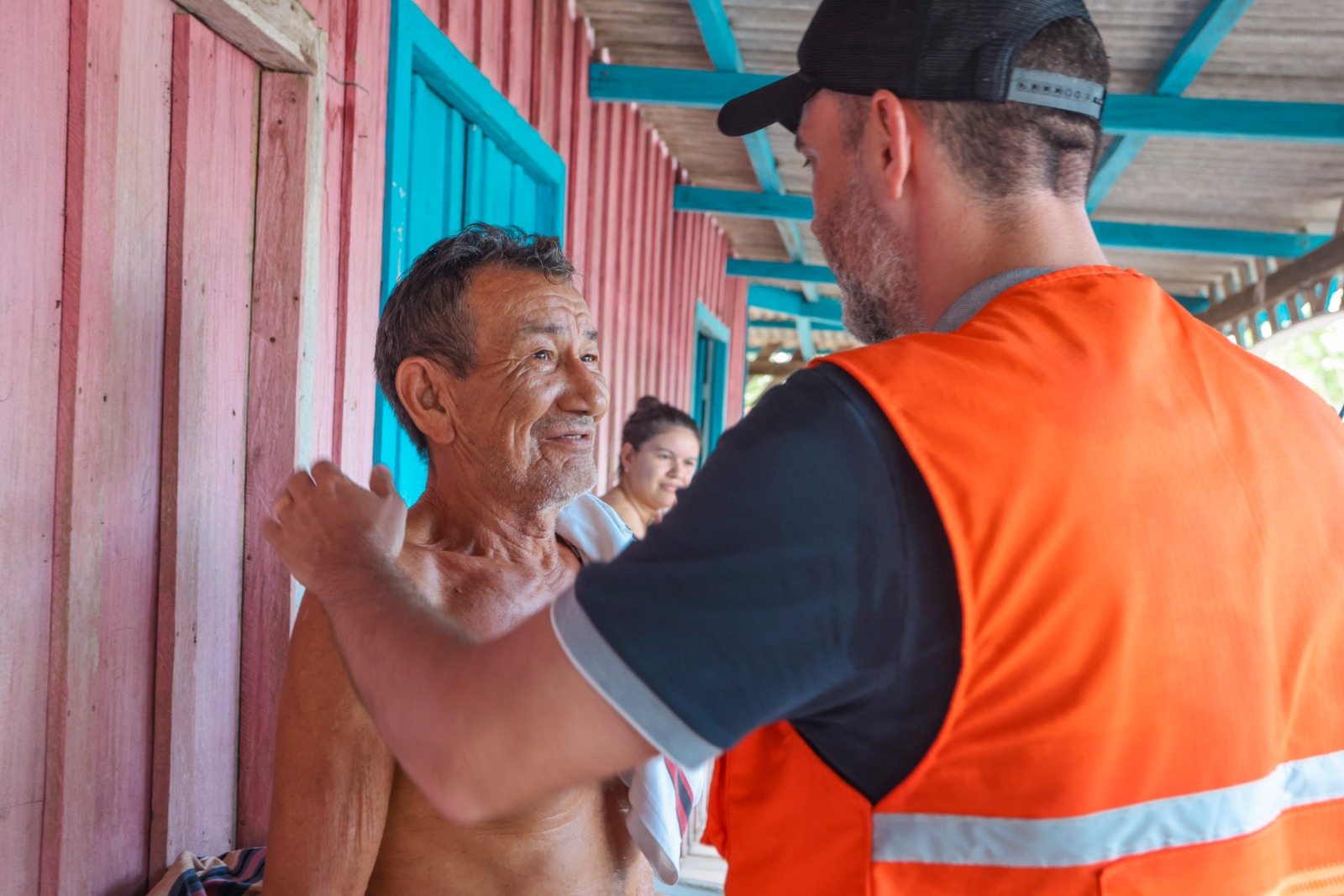Sebastião se emocionou com a ajuda e a presença do prefeito na localidade