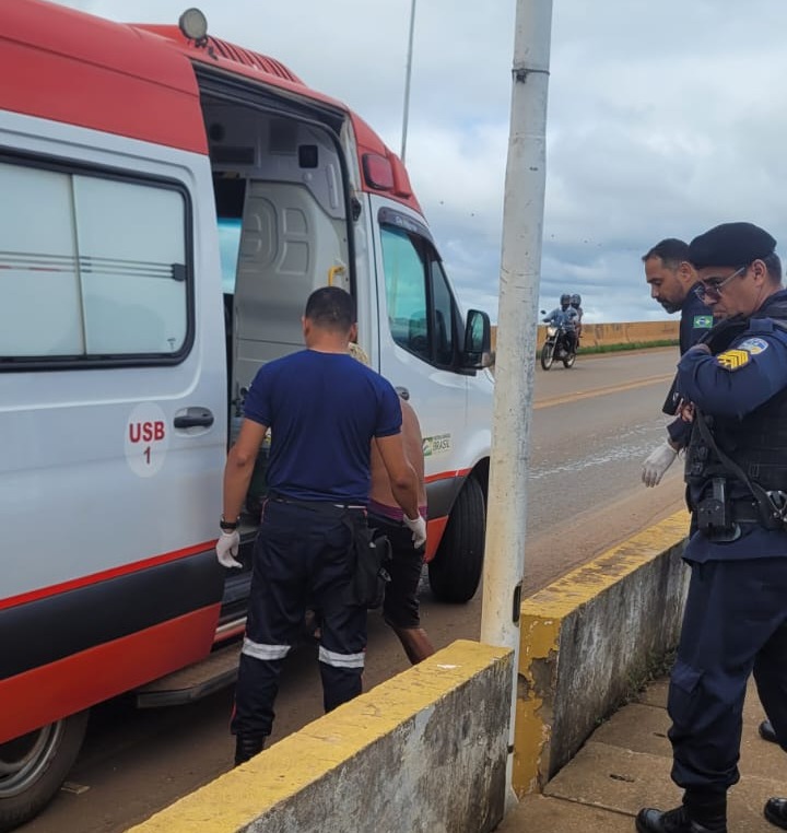 Homem foi encaminhado para uma unidade de saúde com apoio do Samu