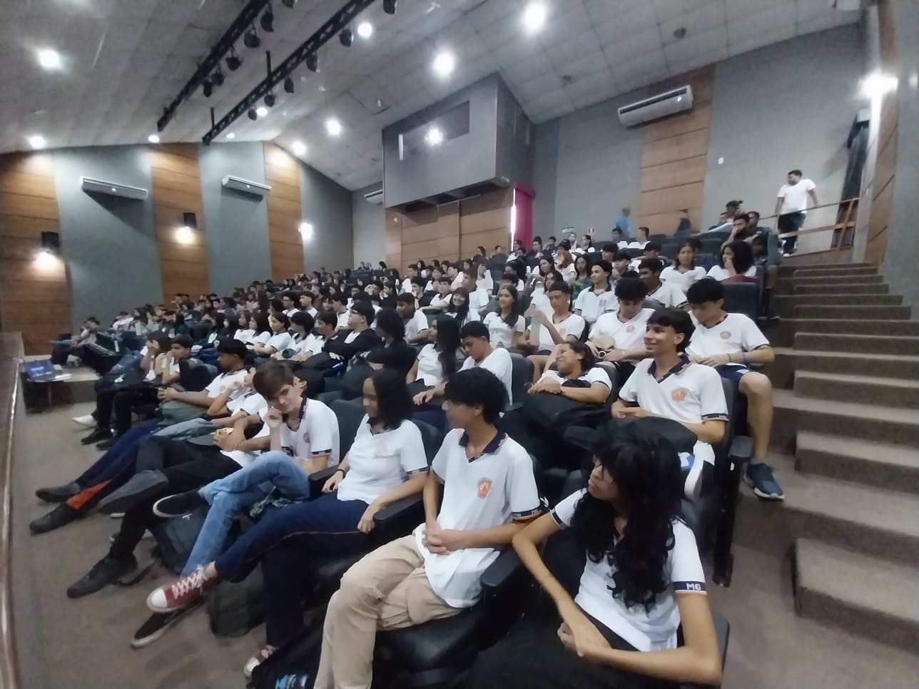 Participantes do projeto lotaram o Teatro Banzeiros