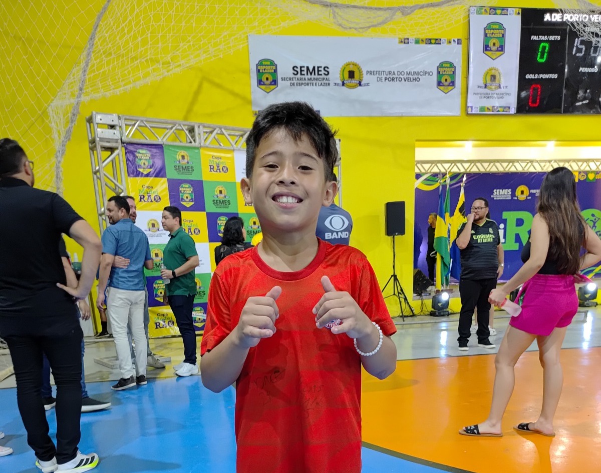 Atleta Miguel, 10 anos, treina futsal há quatro anos