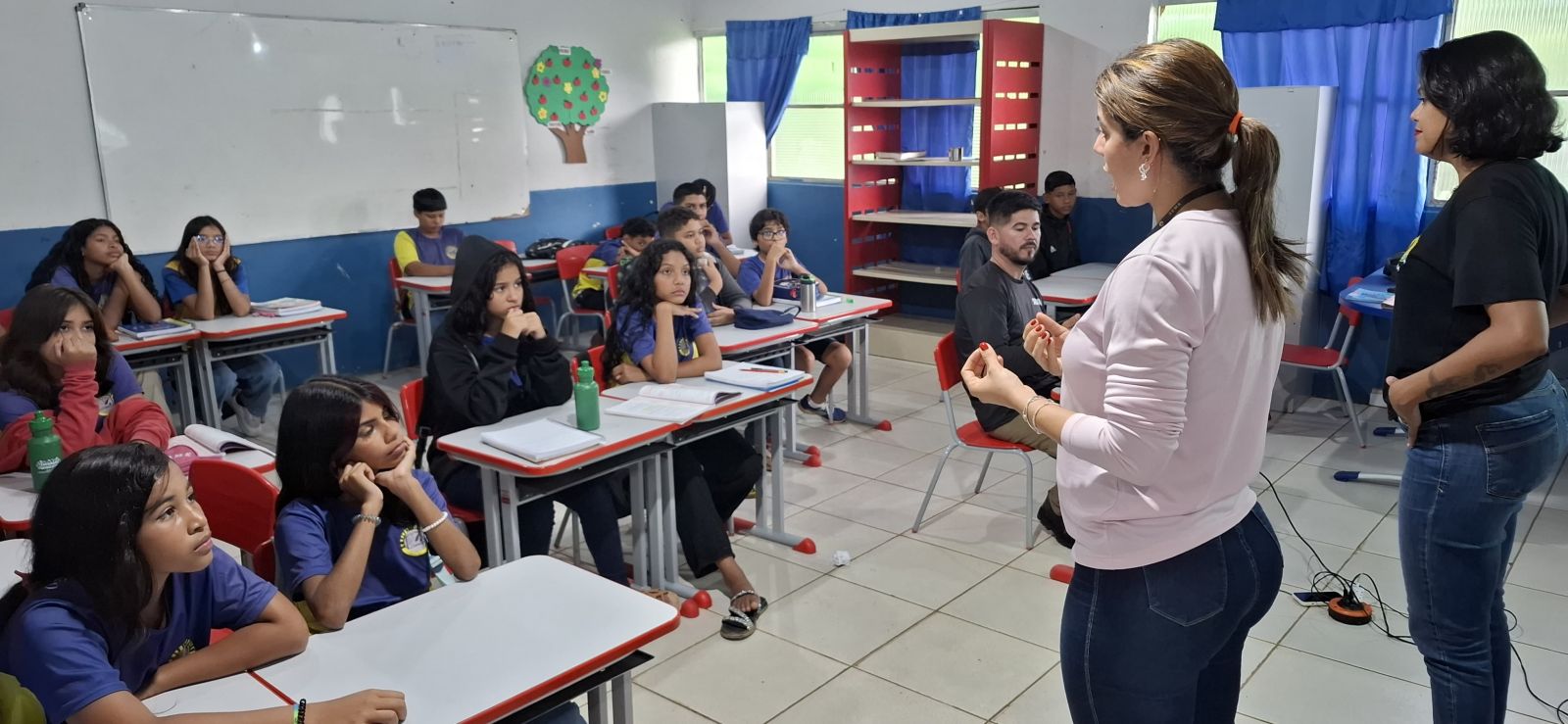 Equipe da Sema promoveu atividades de conscientização voltadas a jovens e moradores locais