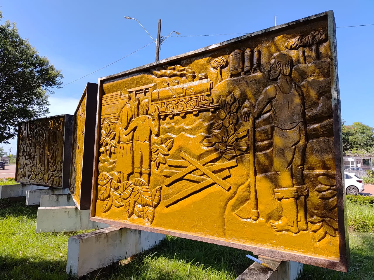 Painel dos Pioneiros representa a história da cidade e da região de Rondônia