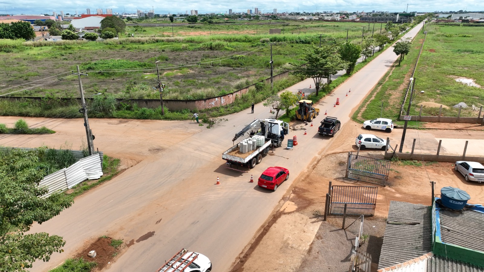 Obra consiste na implantação de 88 postes metálicos de 12,5 metros cada um