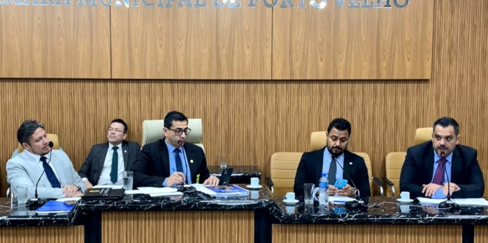 Com 19 votos favoráveis e apenas uma abstenção, Oscar Neto foi aprovado para assumir o cargo