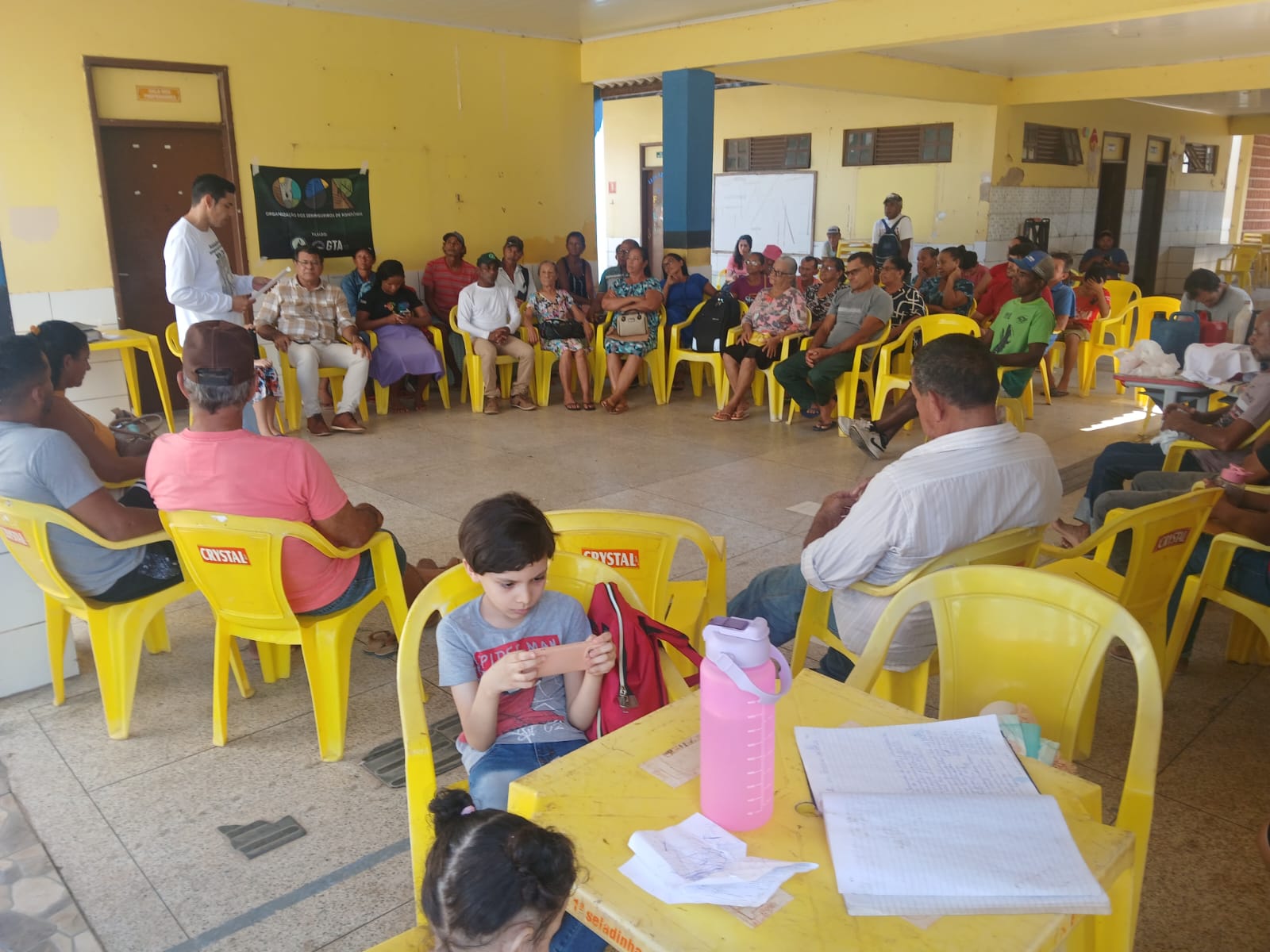 Famílias também receberam cestas básicas 