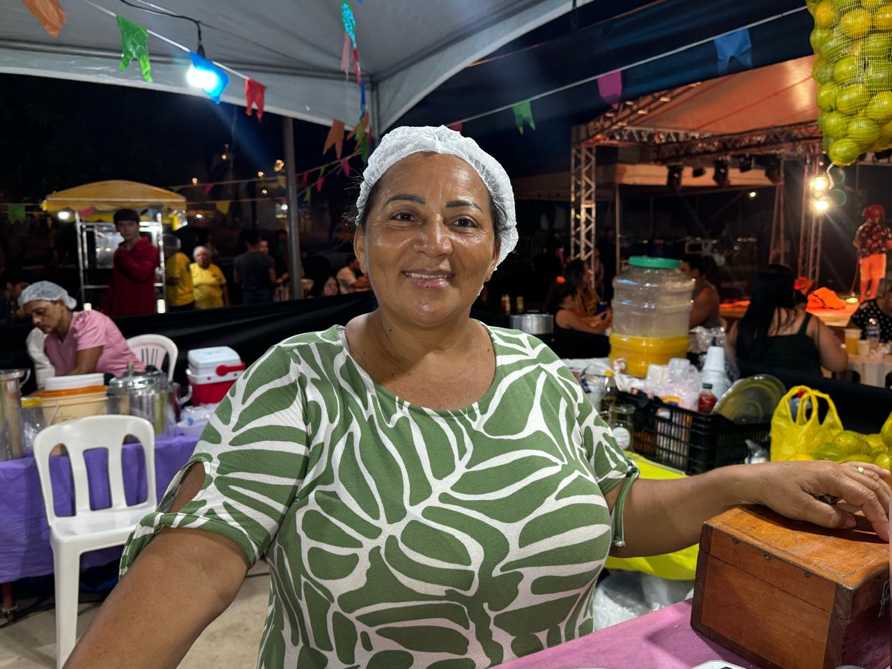 Janete Rocha vendeu comidas típicas no evento