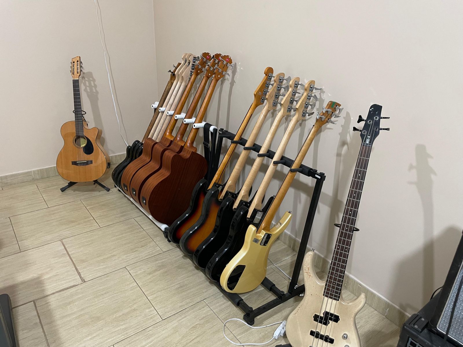 Entre as modalidades oferecidas estão violão e guitarra