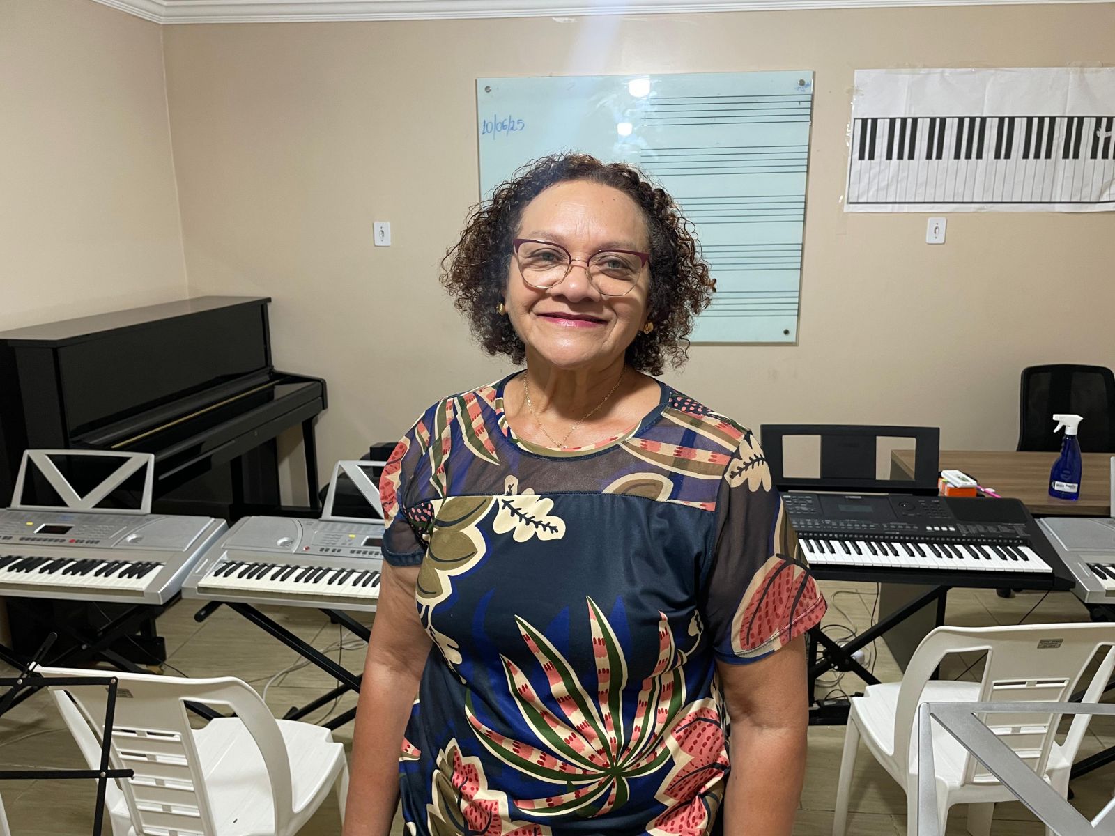 Professora Raquel Cabral é formada em piano e tem 23 anos de atuação no CMACE