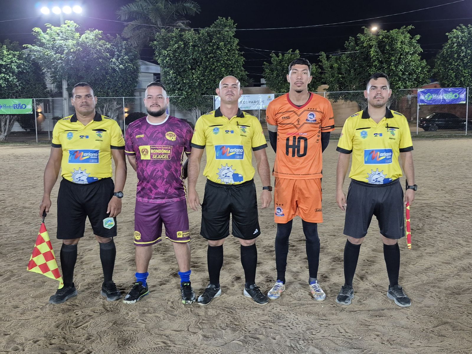 Também serão premiados com troféus o artilheiro, o destaque da competição, o melhor técnico e o melhor goleiro