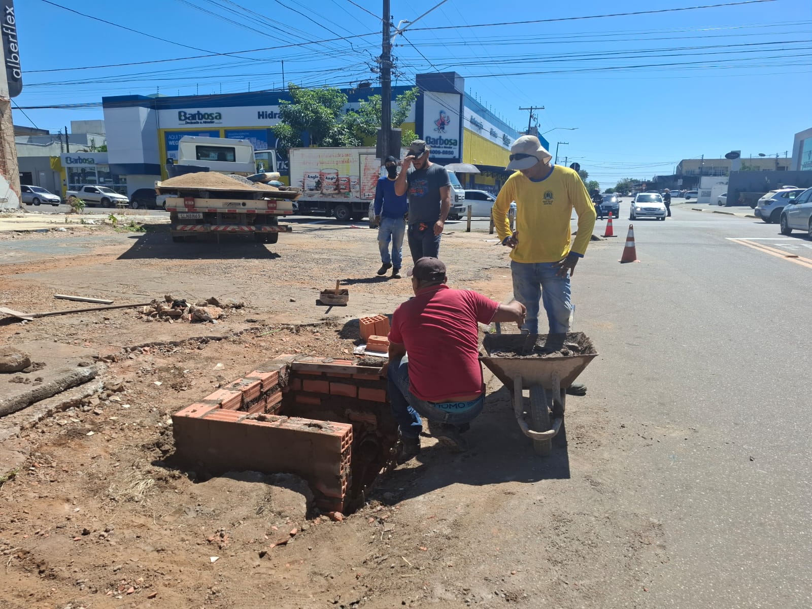 Intervenção visa melhorar o escoamento da água e minimizar os impactos causados pelo acúmulo de resíduos