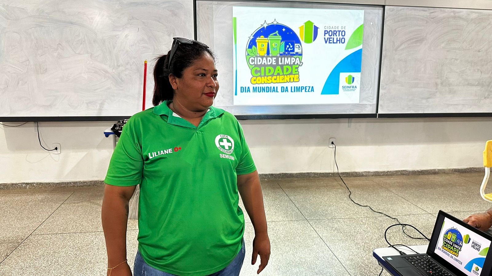 Liliane Honorato trabalha há 23 anos como gari em Porto Velho e falou como é a rotina da profissão