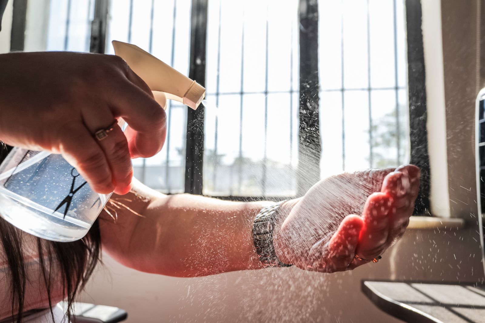 São aconselháveis ​​cuidados preventivos como o uso do álcool nas mãos  