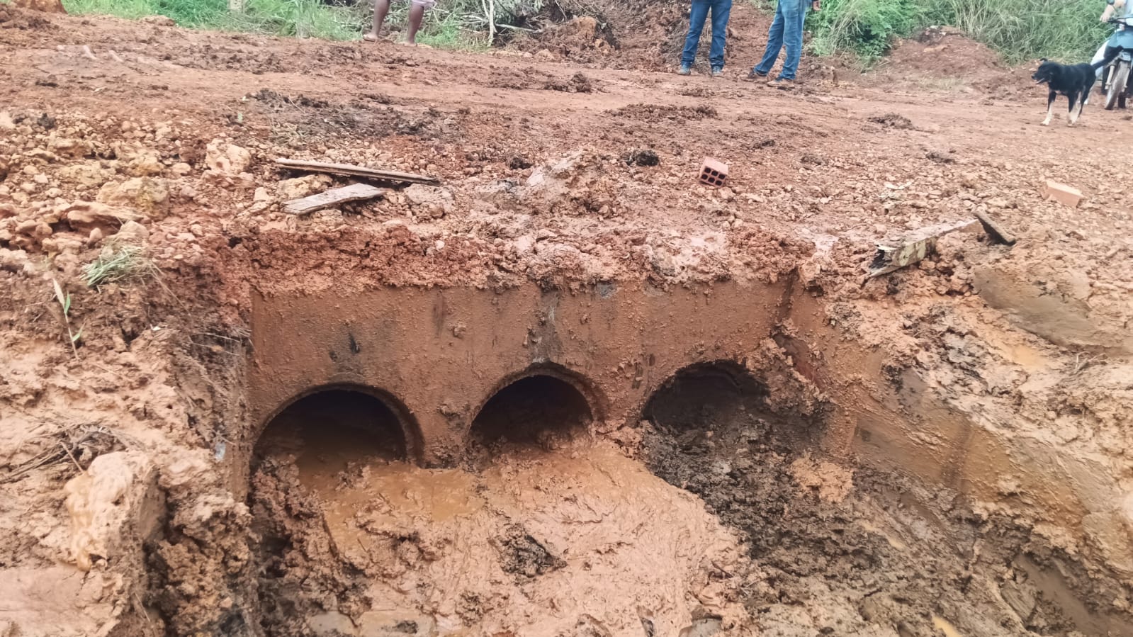 Problema era causado pelo entupimento do canal de águas pluviais