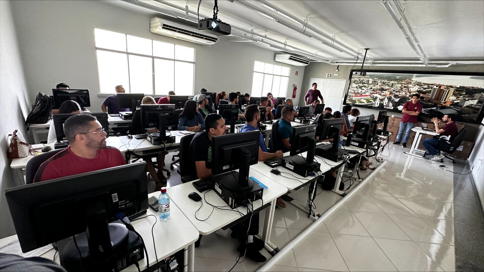 Ideia é que os antigos e novos servidores conheçam todo o processo de patrimônio e almoxarifado das secretarias