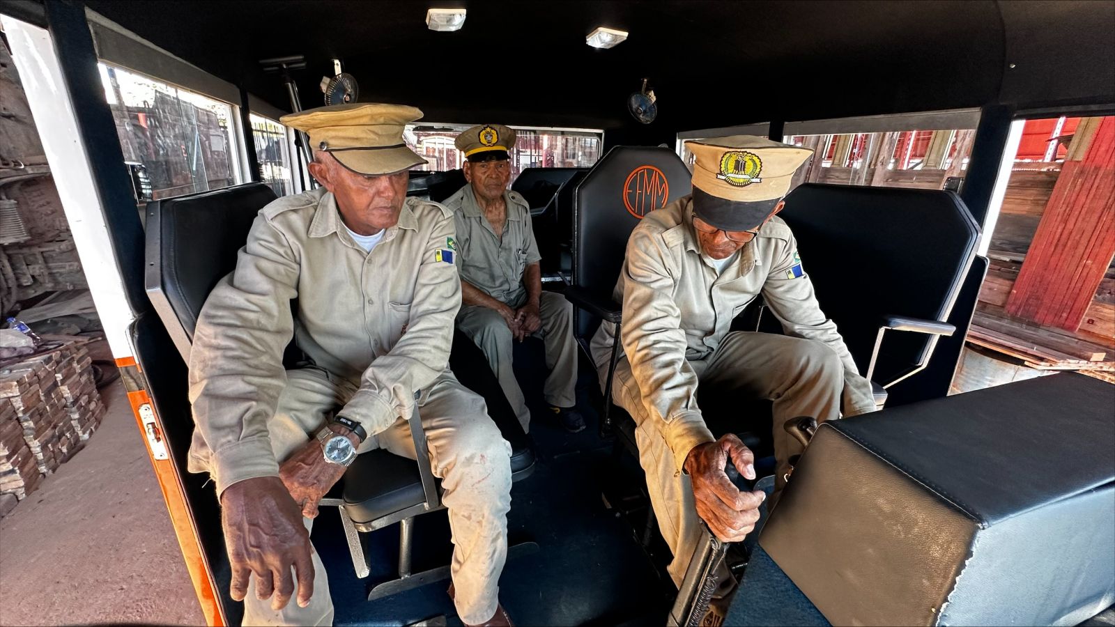 Antônio Moisés, Paulo da Costa e Lord Jesus Brown dedicam diariamente para manter a preservação da Estrada de Ferro Madeira-Mamoré