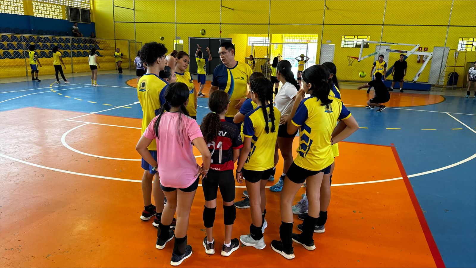 Os treinos são comandados pelo professor Madson Brasi