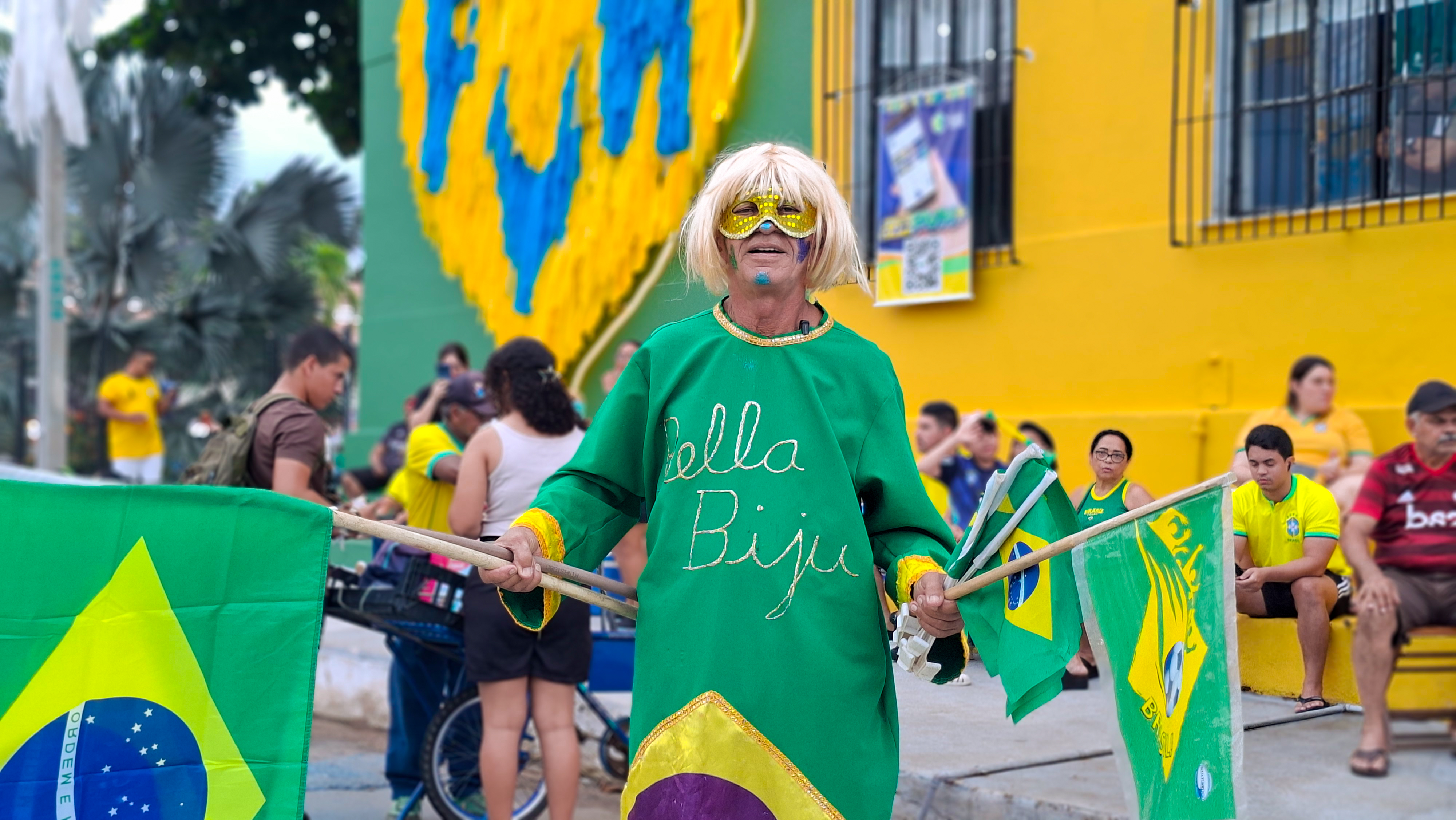 COPA DO MUNDO - Rua do Hexa reúne famílias, amigos e torcedores em mais um jogo do Brasil 