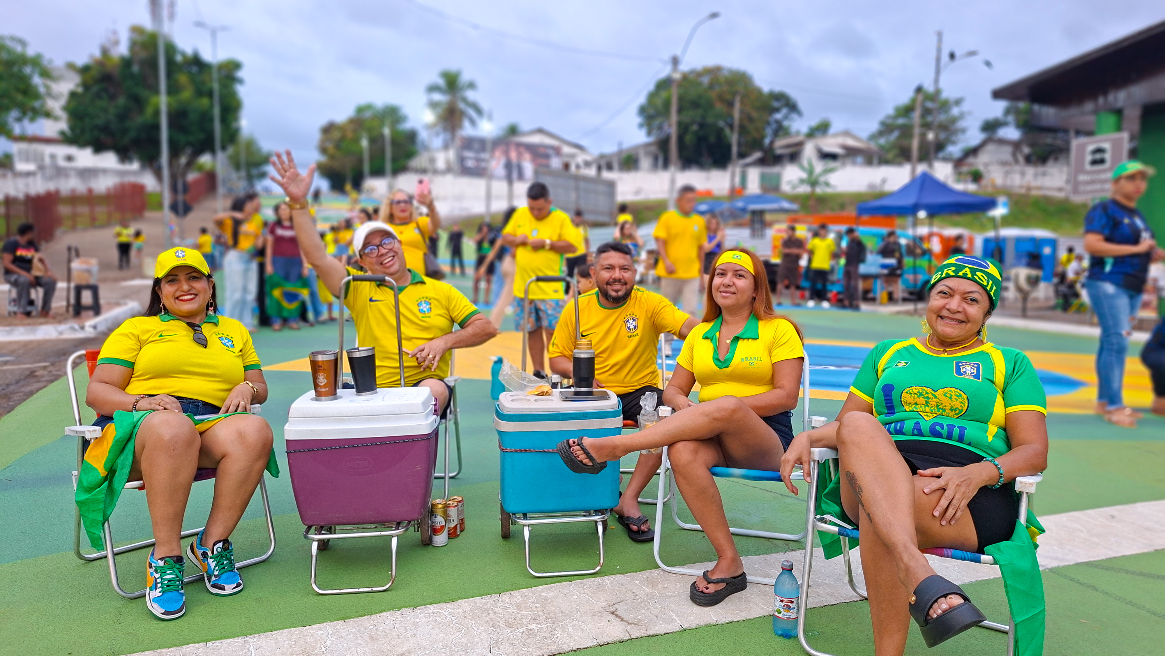 COPA DO MUNDO - Rua do Hexa reúne famílias, amigos e torcedores em mais um jogo do Brasil 