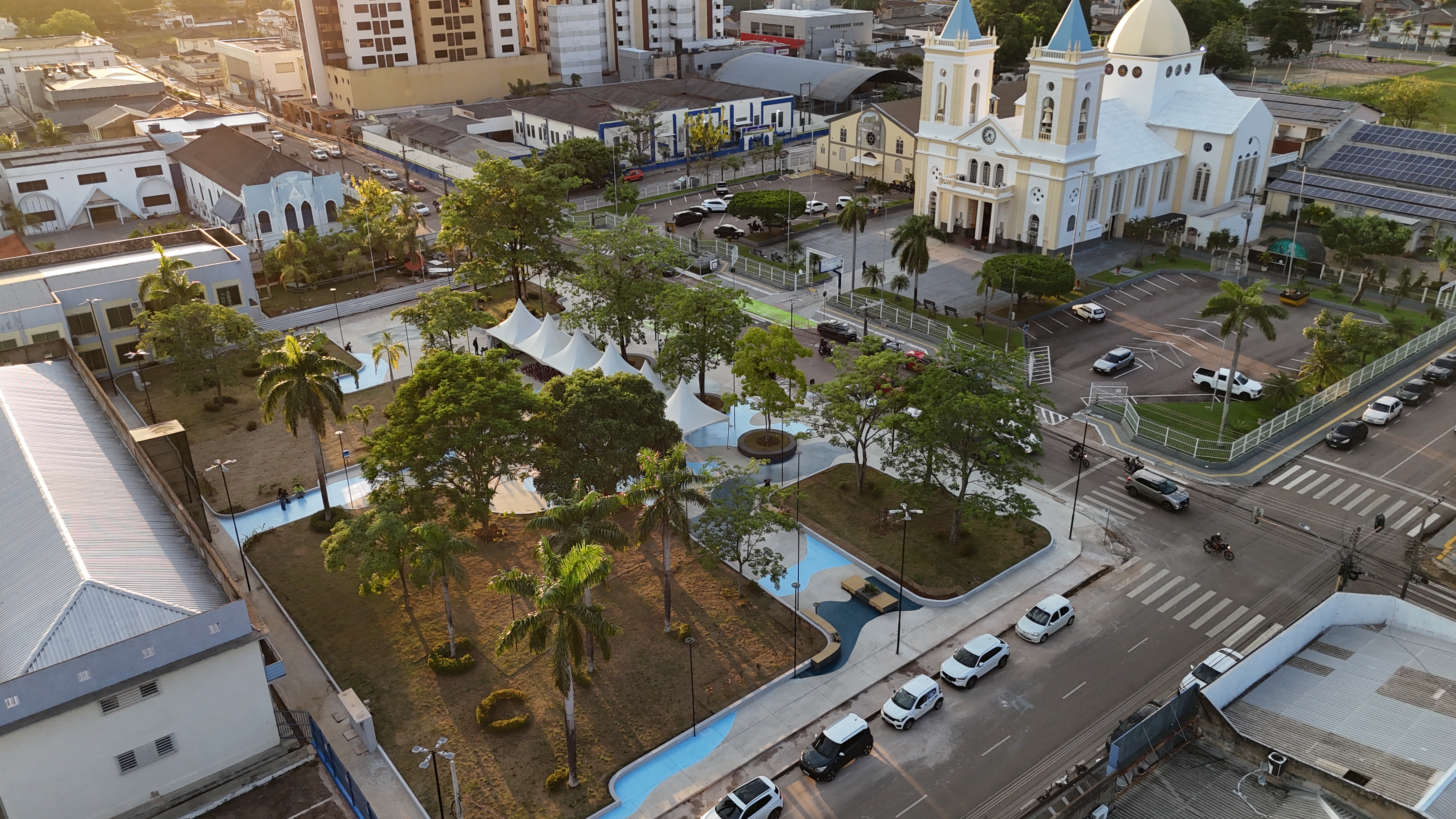 PRESENTÃO - Praça João Nicoletti é entregue em solenidade com arcebispo de Porto Velho