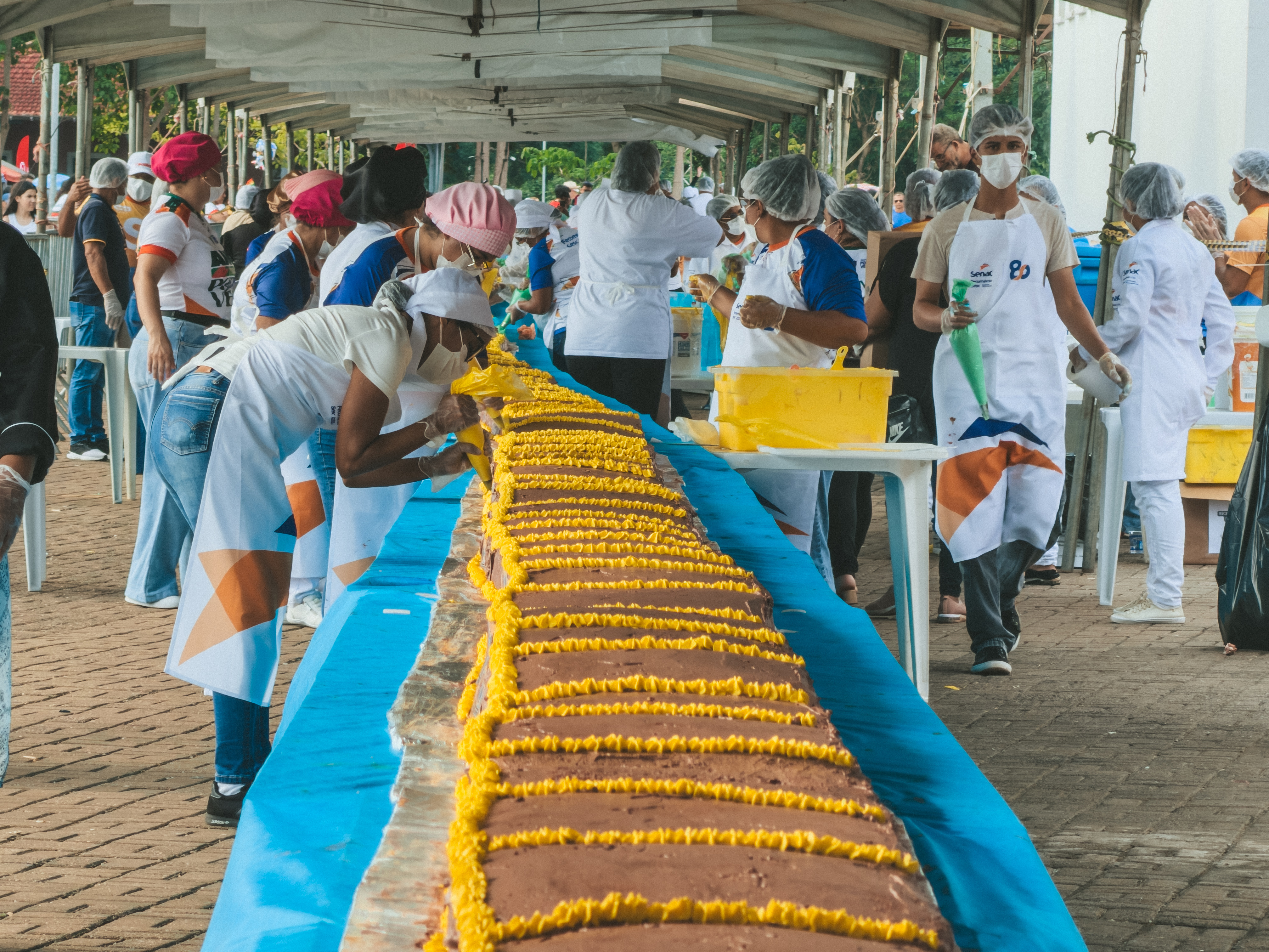 PARABÉNS - Bolo de 112 metros reúne milhares de pessoas para celebrar aniversário de Porto Velho