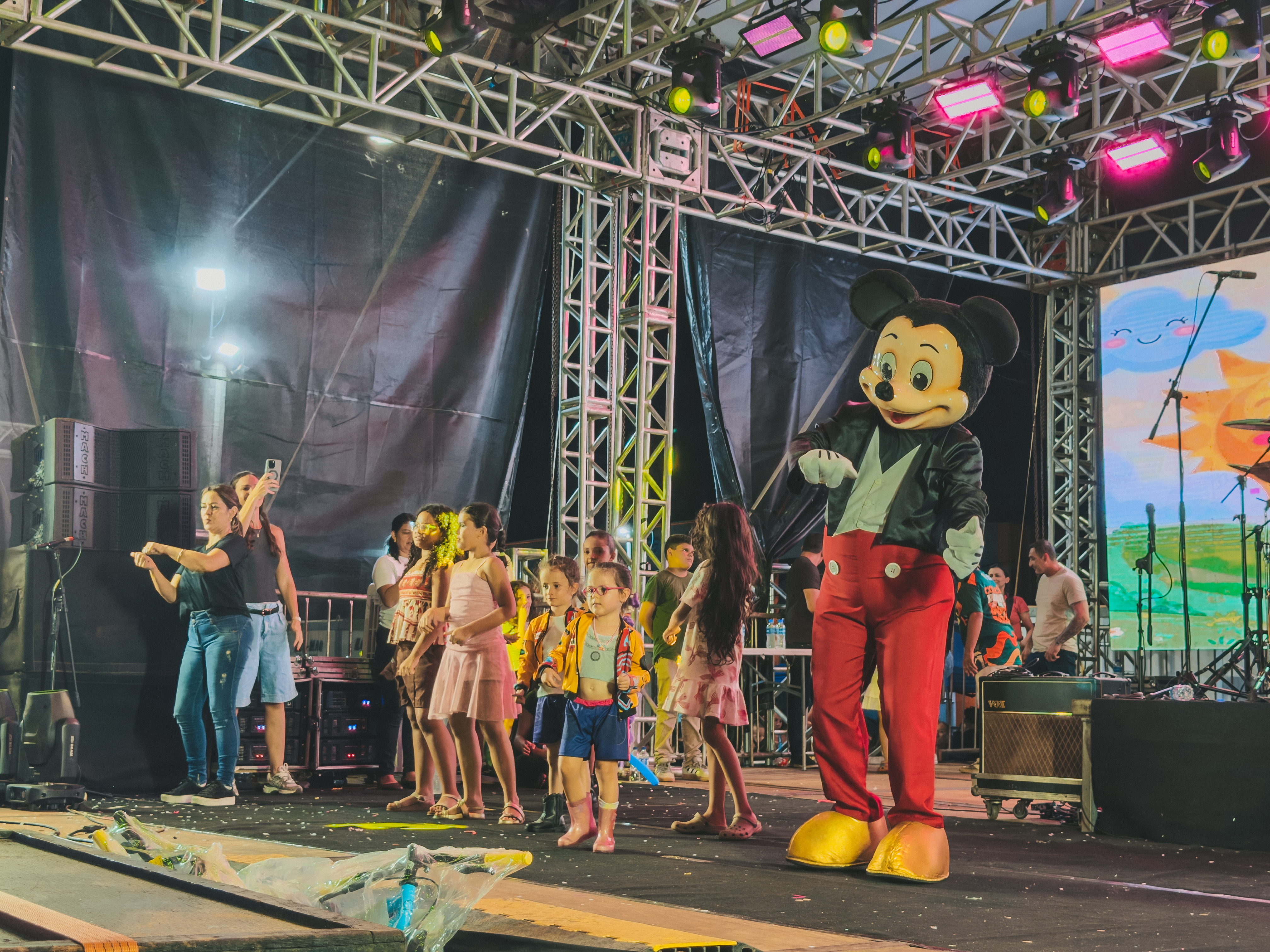 FESTA - Show infantil leva alegria para toda a família